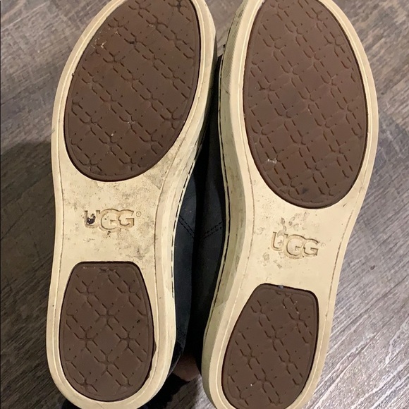 UGG Sneaks - Picture 2 of 6
